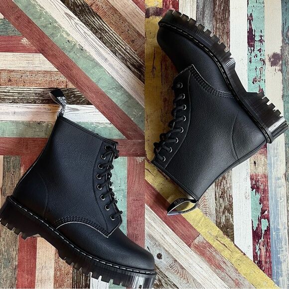 Vegetarian Shoes Boulder Boots w/Airseal Town Sole NWOB Womens Black Size 8 - Picture 2 of 10